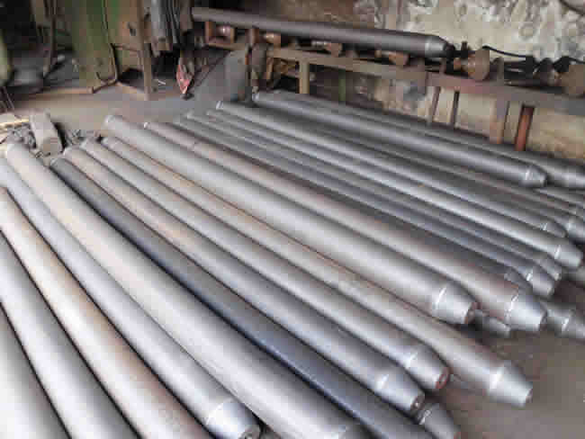 網架桿件待噴漆