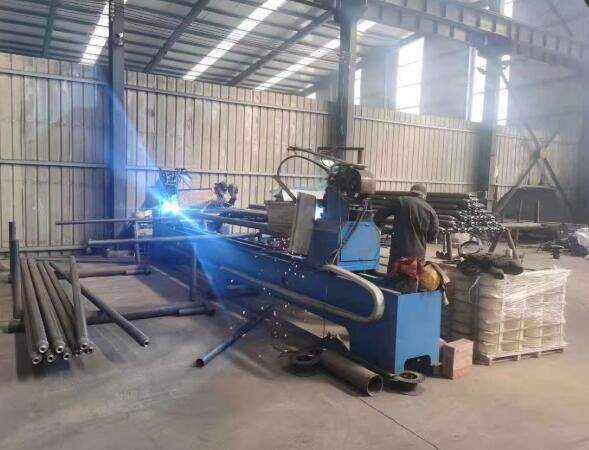 網(wǎng)架加工桿件自動(dòng)化焊接.jpg 網(wǎng)架加工桿件自動(dòng)化焊接.jpg