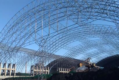 大跨度煤棚網架施工.jpg 大跨度煤棚網架施工.jpg