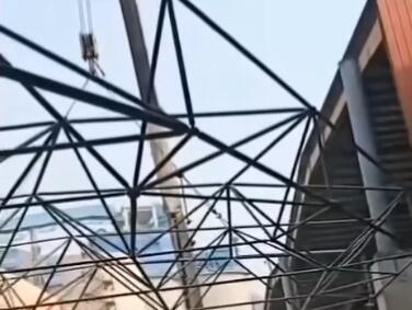 水泥廠網架封閉棚安裝.jpg 水泥廠網架封閉棚安裝.jpg