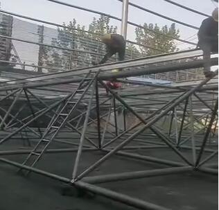 煤礦網架現場安裝施工中.jpg 煤礦網架現場安裝施工中.jpg