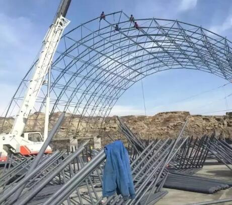 網架加工工程高空拼裝法.jpg 網架加工工程高空拼裝法.jpg