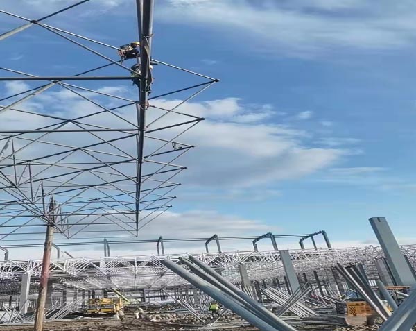 汽車焊接鋼結構網架車間.jpg 汽車焊接鋼結構網架車間.jpg