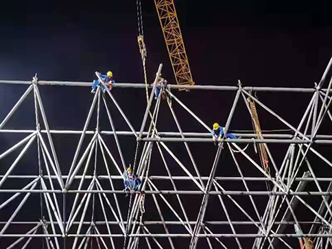 螺栓球鋼網架結構安裝.jpg 螺栓球鋼網架結構安裝.jpg