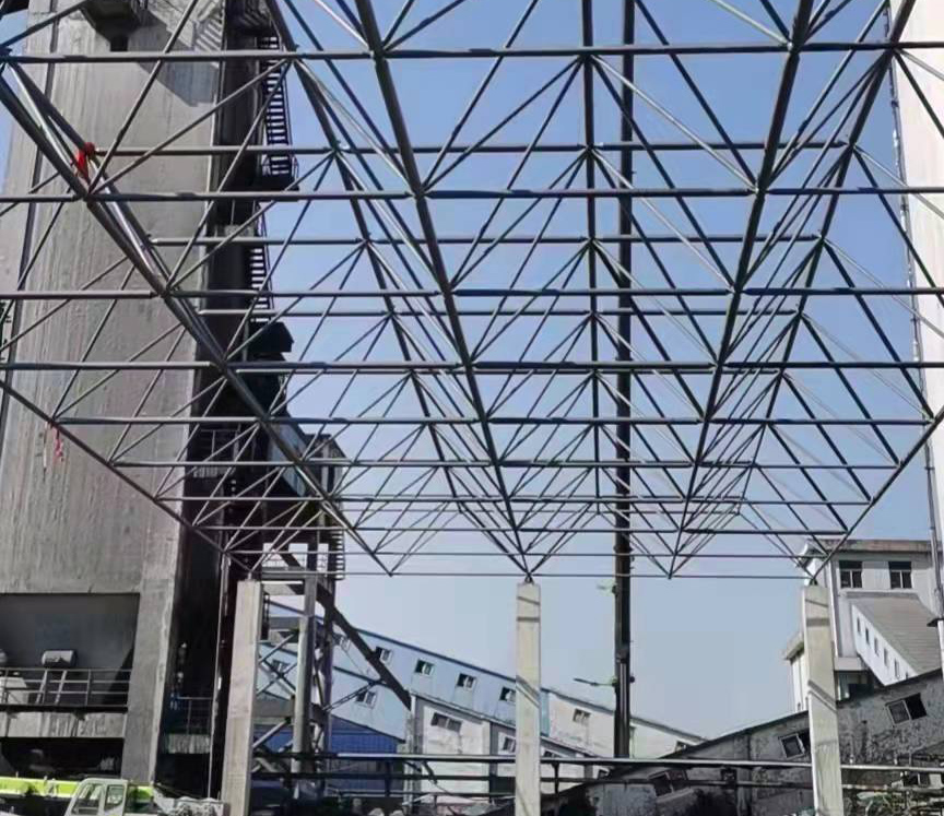 網架加工施工支點.jpg 網架加工施工支點.jpg